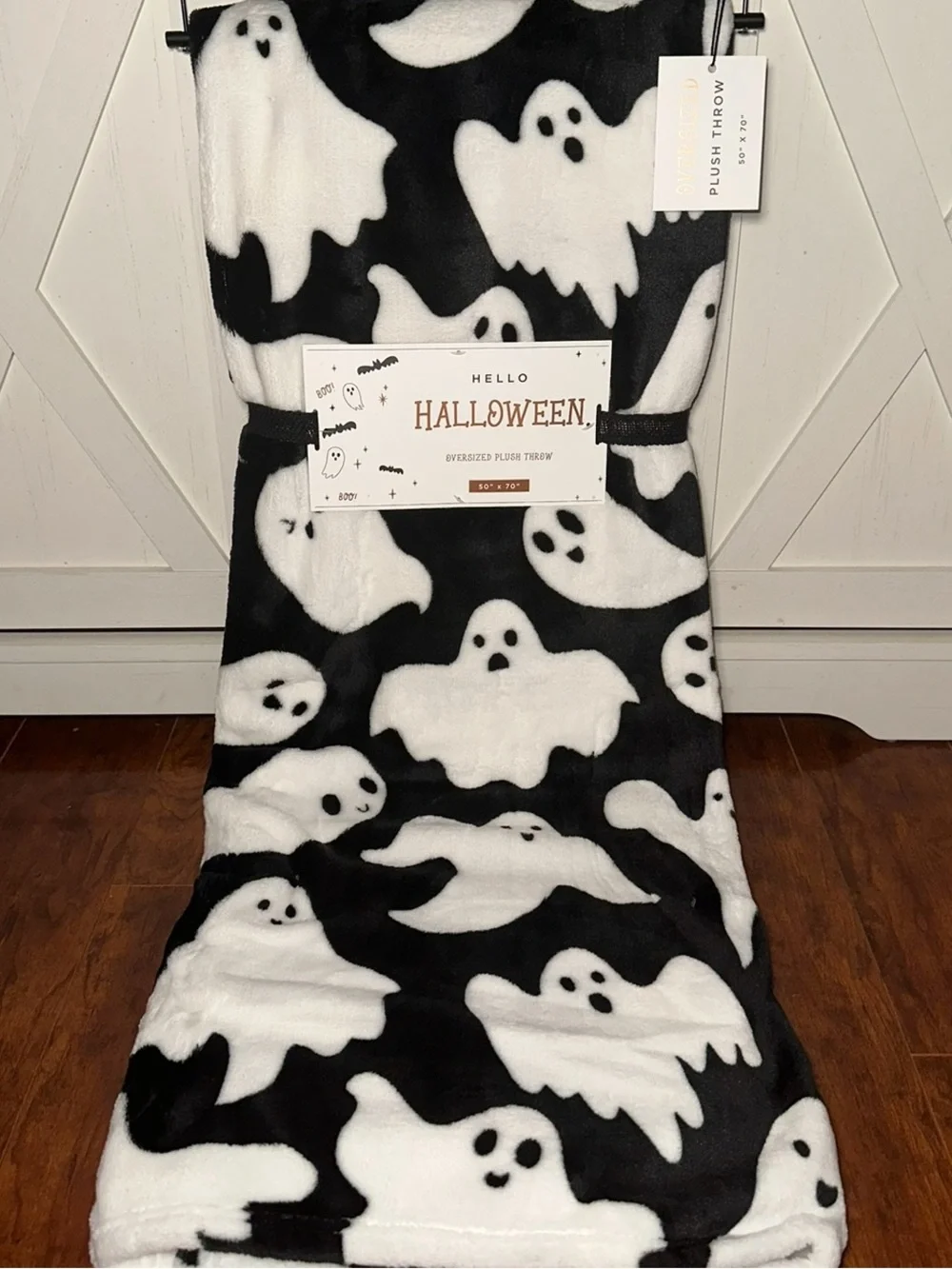 Black & White Ghost Halloween Design Plush Throw Blanket